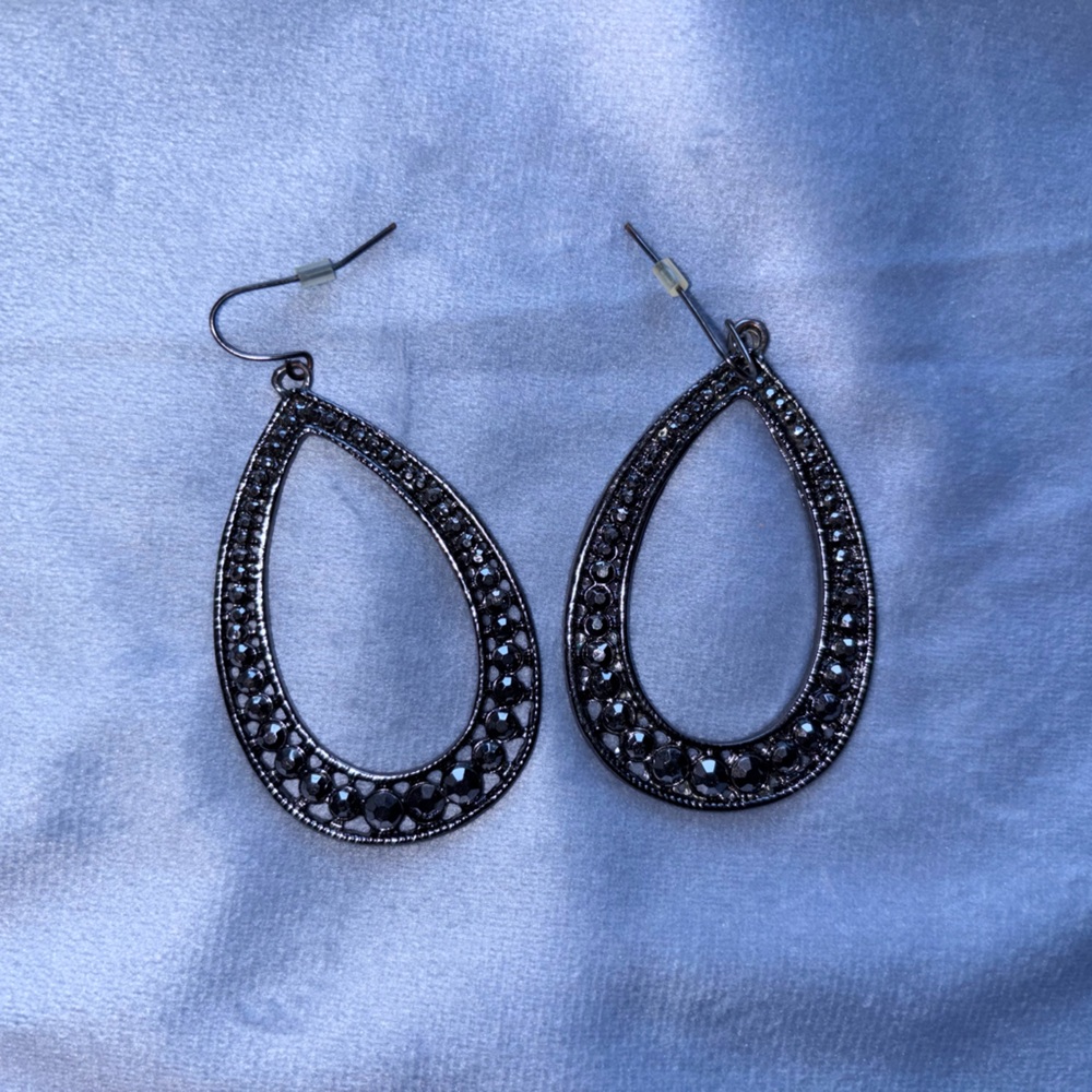 Elegant Black Teardrop Crystal Dangle Earrings - Unbranded